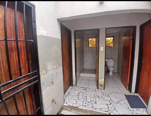 8 BEDROOM HOUSE FOR SALE IN OLIEVENHOUTBOSCH